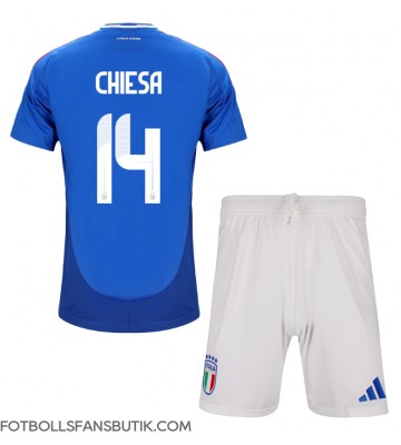 Italien Federico Chiesa #14 Replika Hemmatröja Barn EM 2024 Kortärmad (+ Korta byxor)